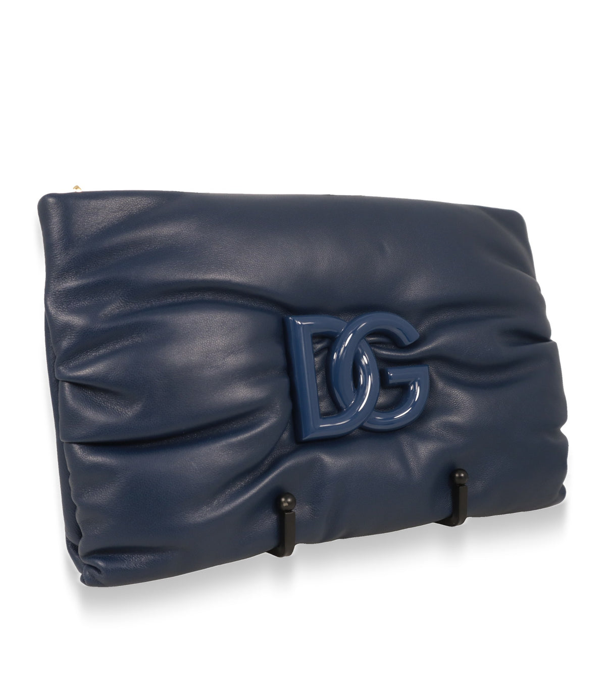 Gepolsterte Dolce & Gabbana Handtasche in Blau in leichter Schrägansicht