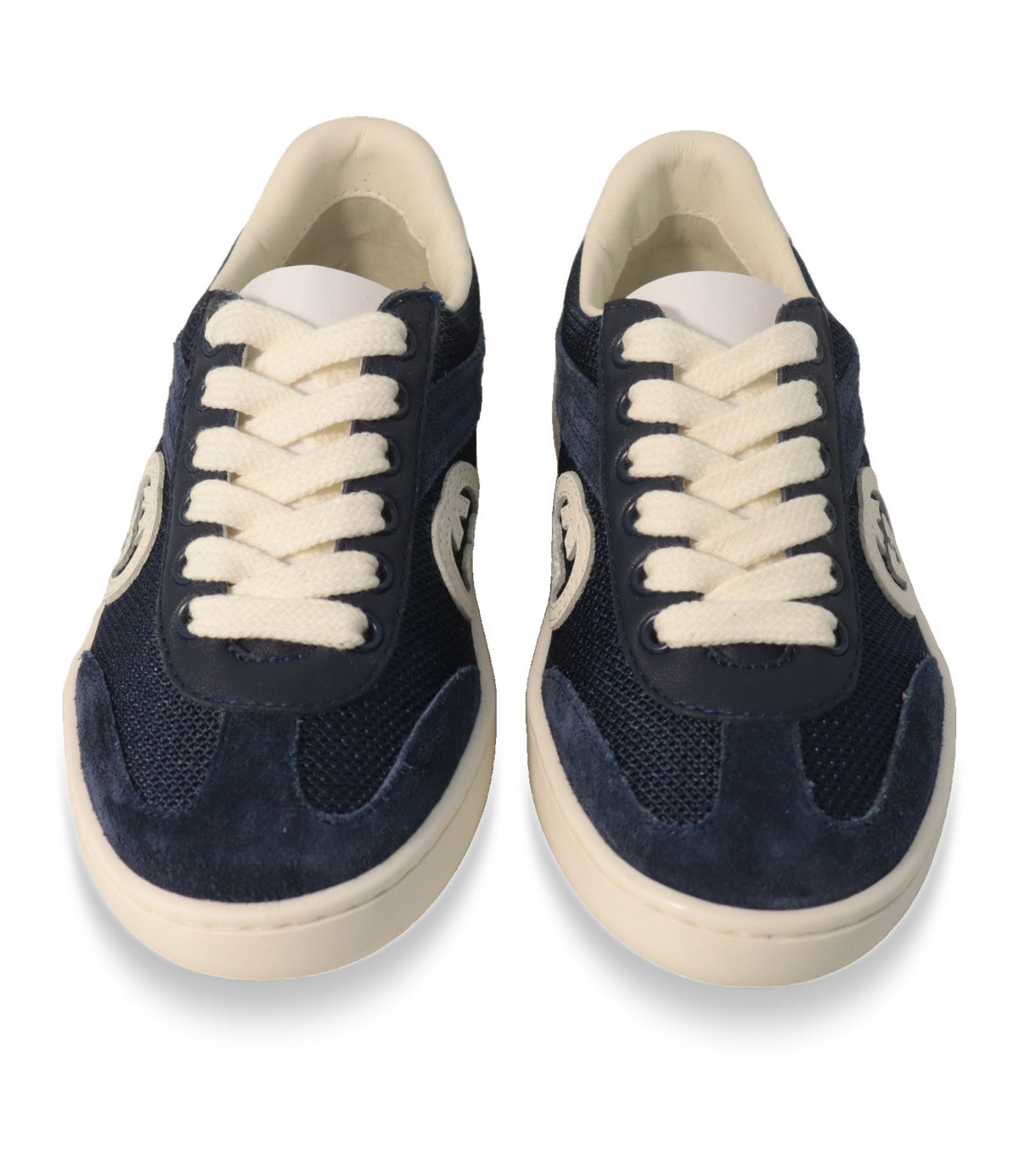 Gucci Kinder Sneaker Größe 27 von vorne mit flacher Schnürung und runder Zehenform