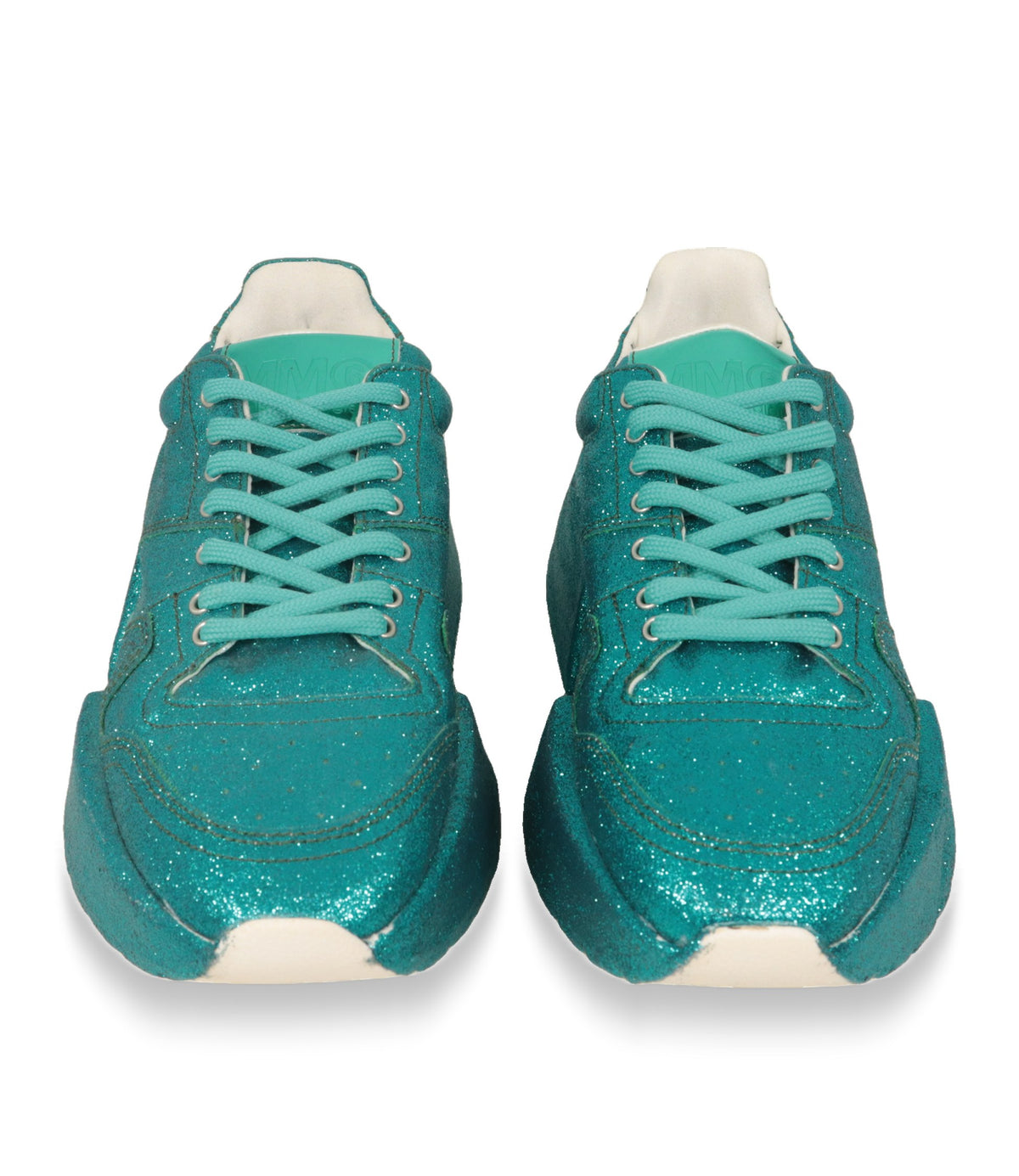 Türkise Maison Margiela Sneaker von vorne mit Rundkappe und silberfarbenen Ösen