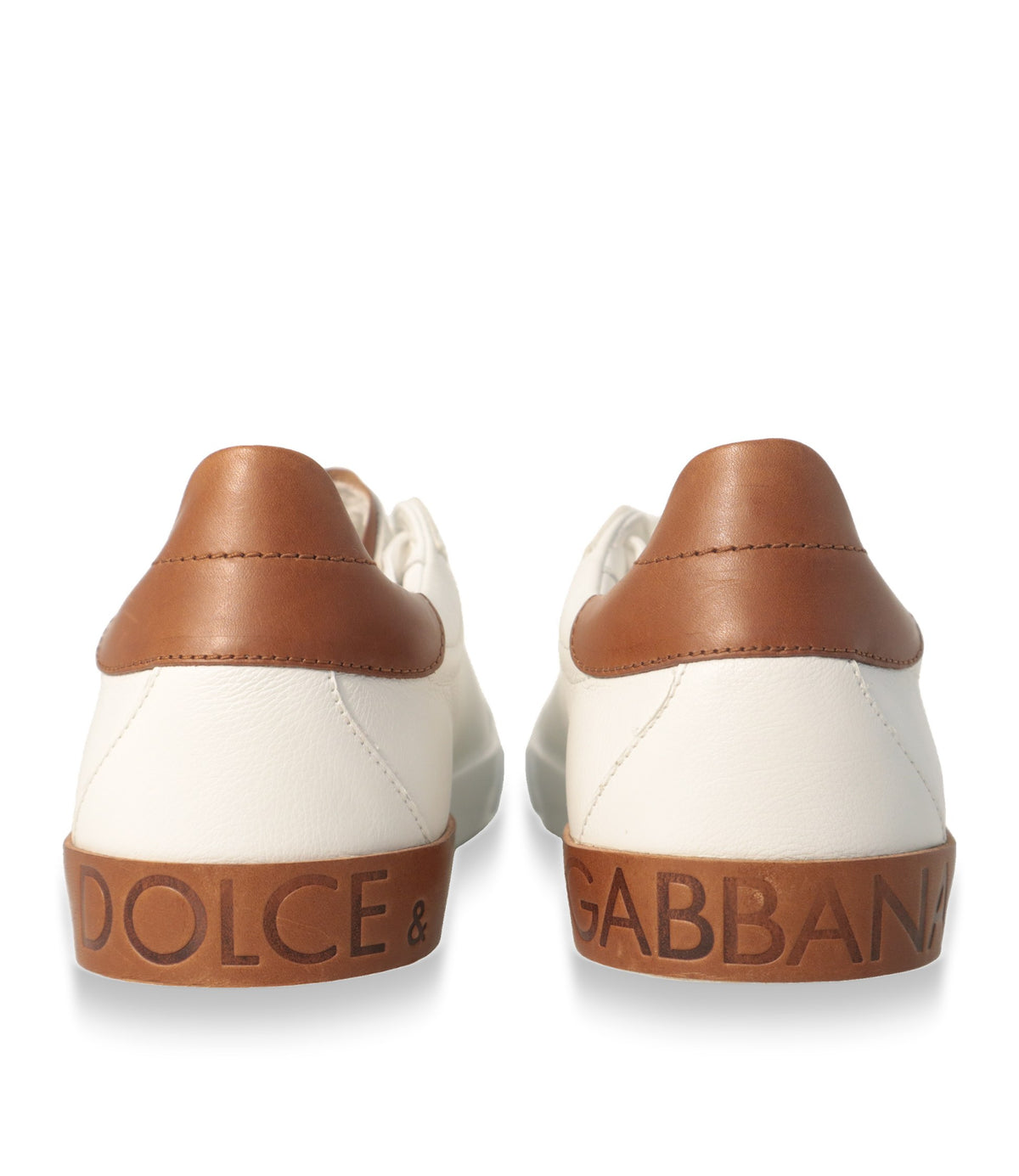Dolce & Gabbana Sneaker Rückansicht mit geprägtem Logo auf cognacfarbener Sohlenkante