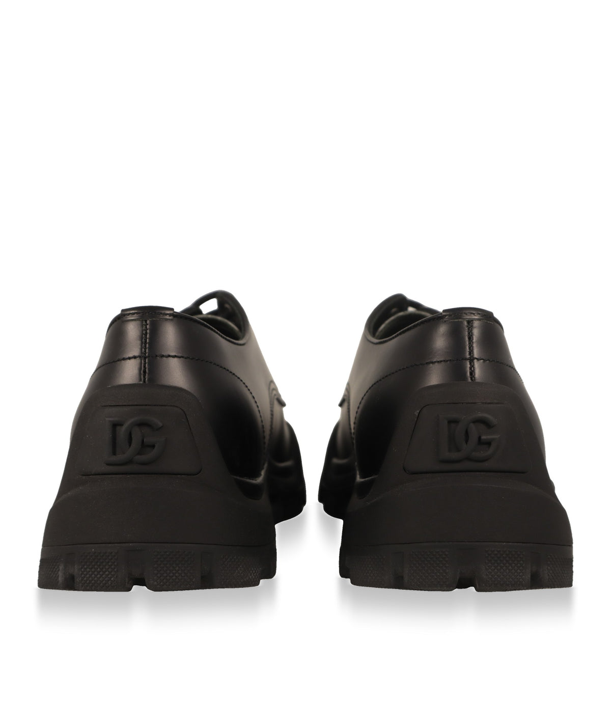 Fersenansicht der Dolce & Gabbana Derby Schuhe mit geprägtem DG-Logo auf der Gummisohle