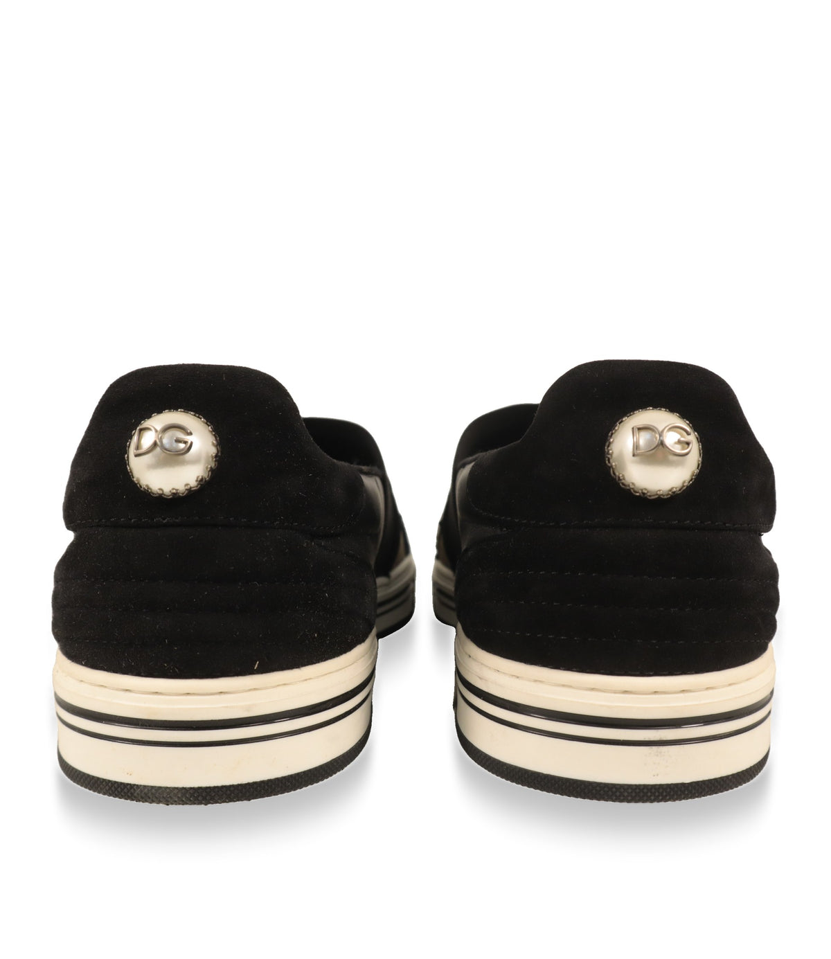 Dolce & Gabbana Slip-On Sneaker von hinten mit schwarzem Veloursleder und DG-Knopf