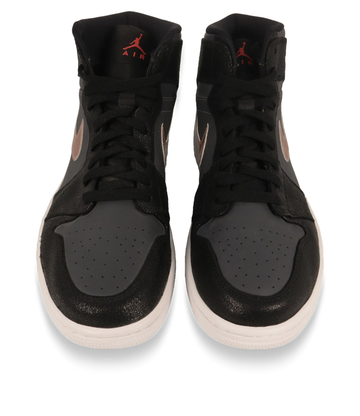 Air Jordan 1 Retro High Sneaker von vorn, graue perforierte Zehenkappe