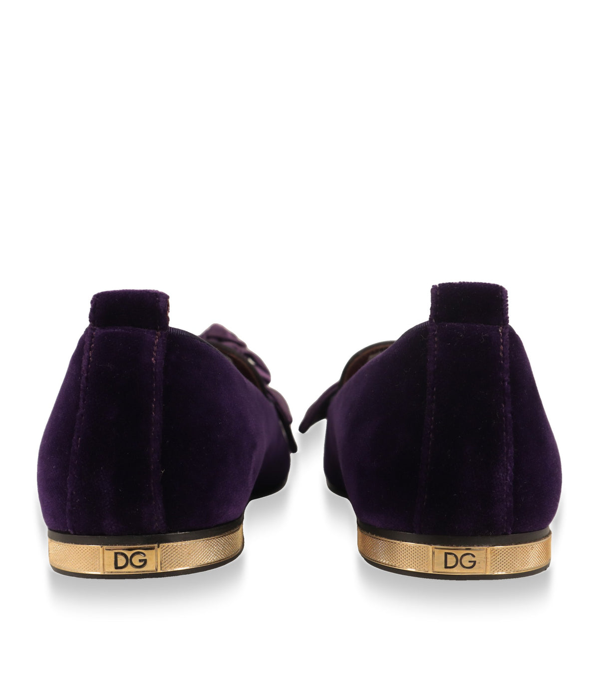 Dolce & Gabbana Slipper von hinten mit goldener DG-Zierplatte am flachen Absatz