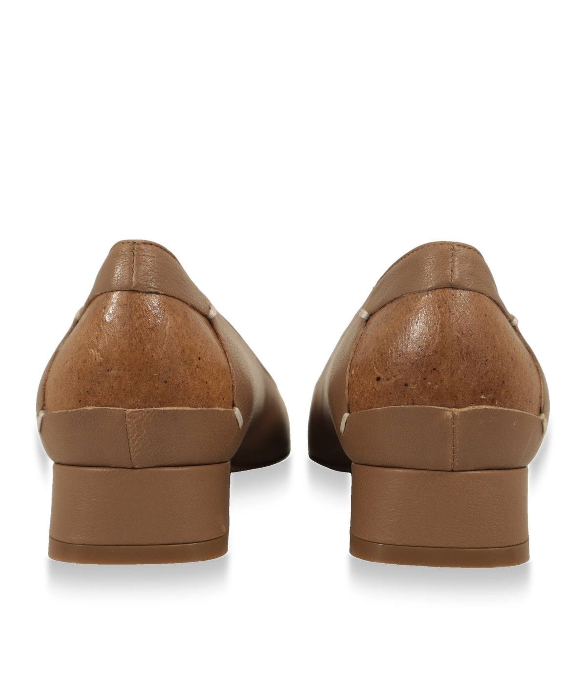 Maison Margiela Ballerinas Rückansicht mit sichtbarem Fersenkern und weißen Heftstichen