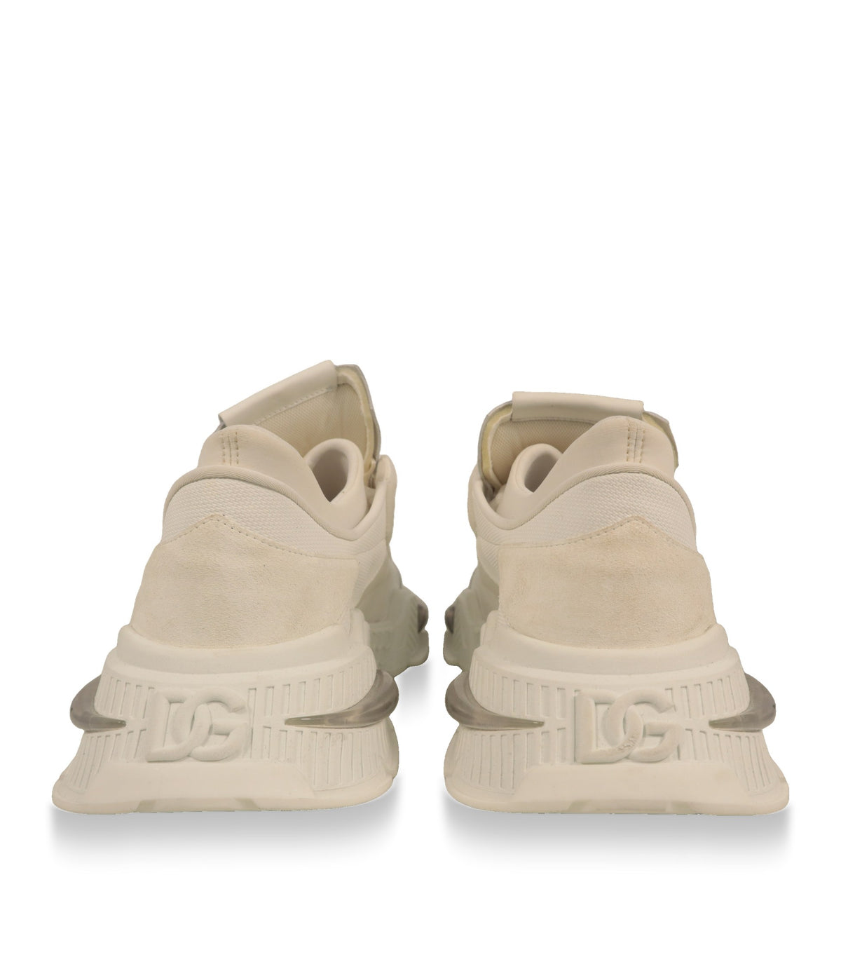 Rückansicht der weißen Dolce & Gabbana Sneaker mit Veloursleder-Ferse und DG-Logo auf der Gummisohle