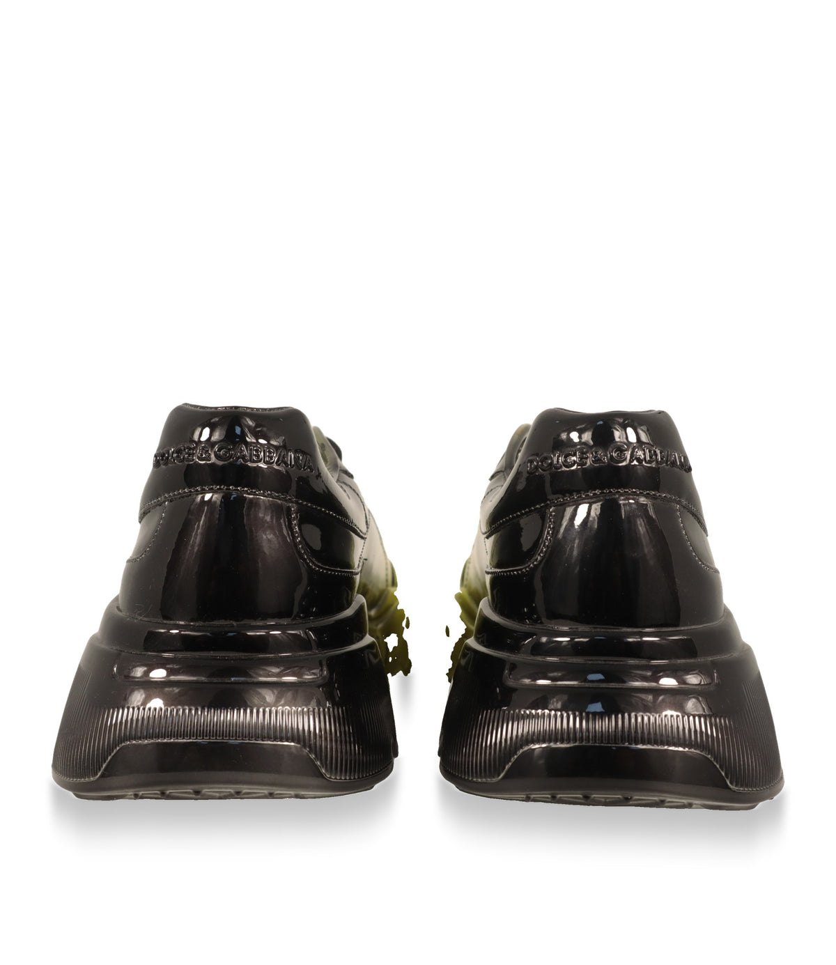 Dolce & Gabbana Sneaker Rückansicht mit geprägtem Logo am schwarzen Lackleder-Fersenteil