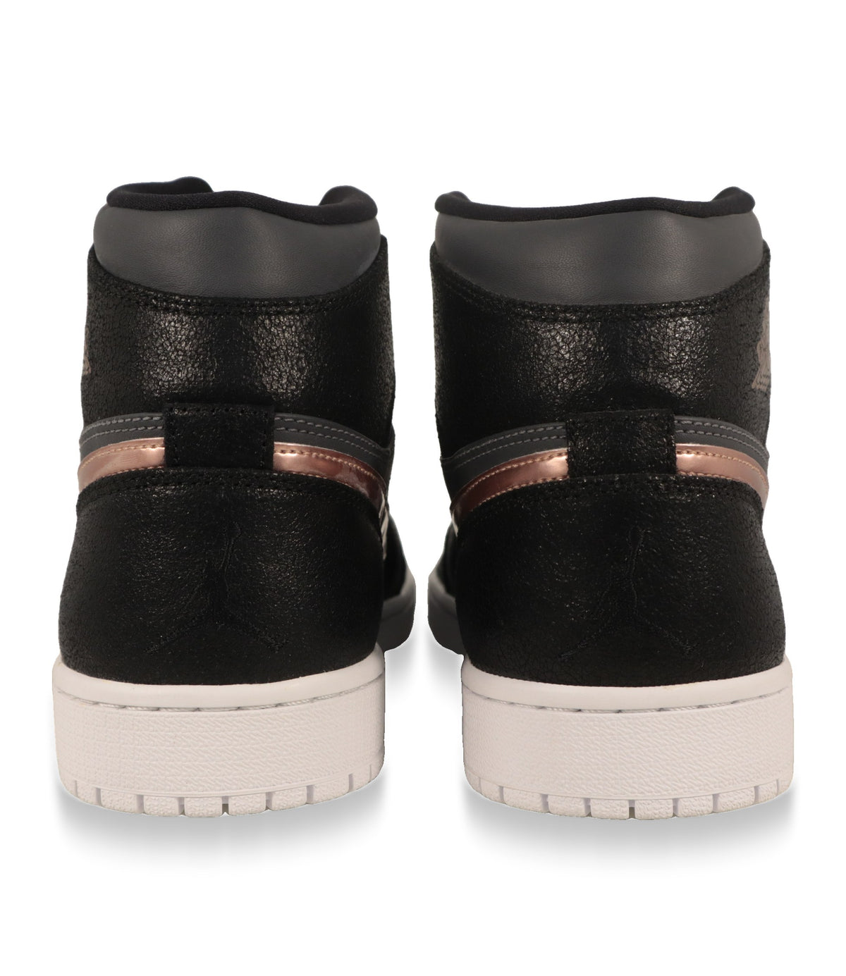 Air Jordan High-Top Sneaker Rückansicht mit bronzefarbenem Zierstreifen und weißer Gummisohle
