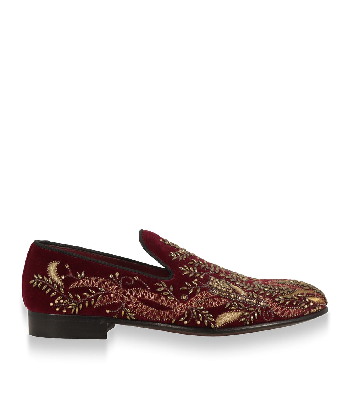 Dolce & Gabbana Loafer Größe 42 aus bordeauxrotem Samt mit goldfarbenen Stickereien und luxuriösen Verzierungen.
