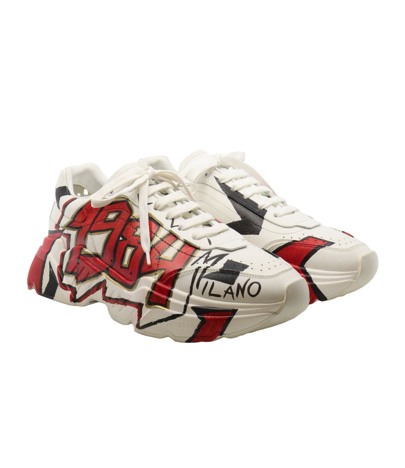 Weißer Dolce & Gabbana Sneaker mit rotem Graffiti-Print "1984 MILANO", Größe 44