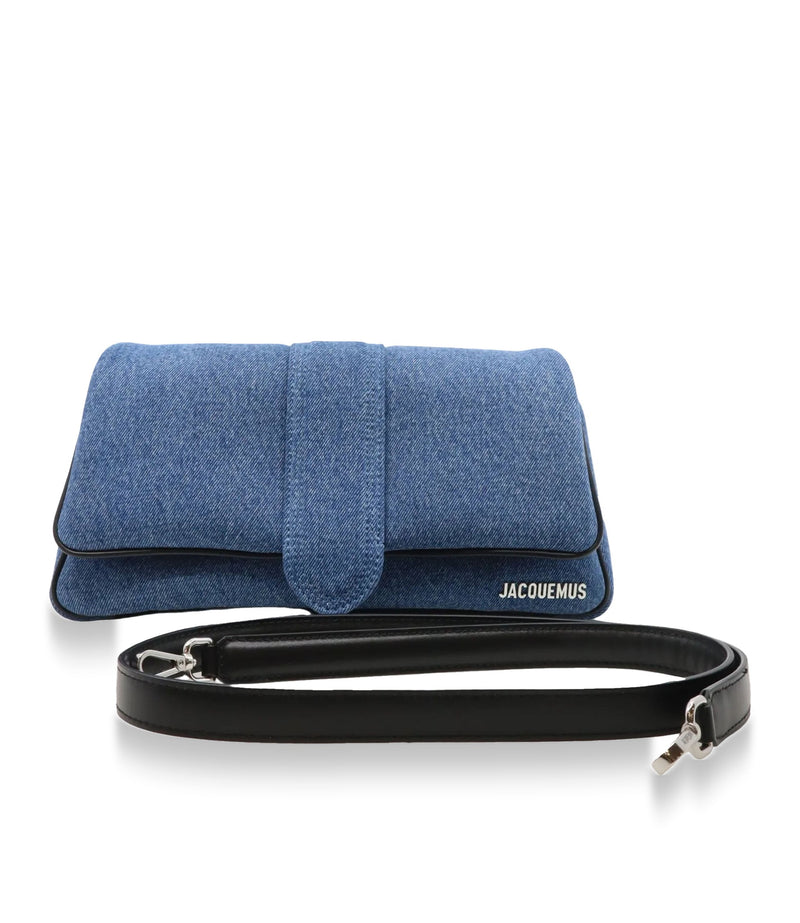 Jacquemus Clutch aus Jeansstoff in Blau mit Klappe und Logo-Detail