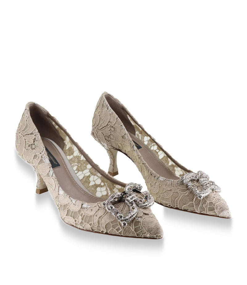Dolce & Gabbana Pumps aus beigefarbener Spitze mit Schmuckapplikation