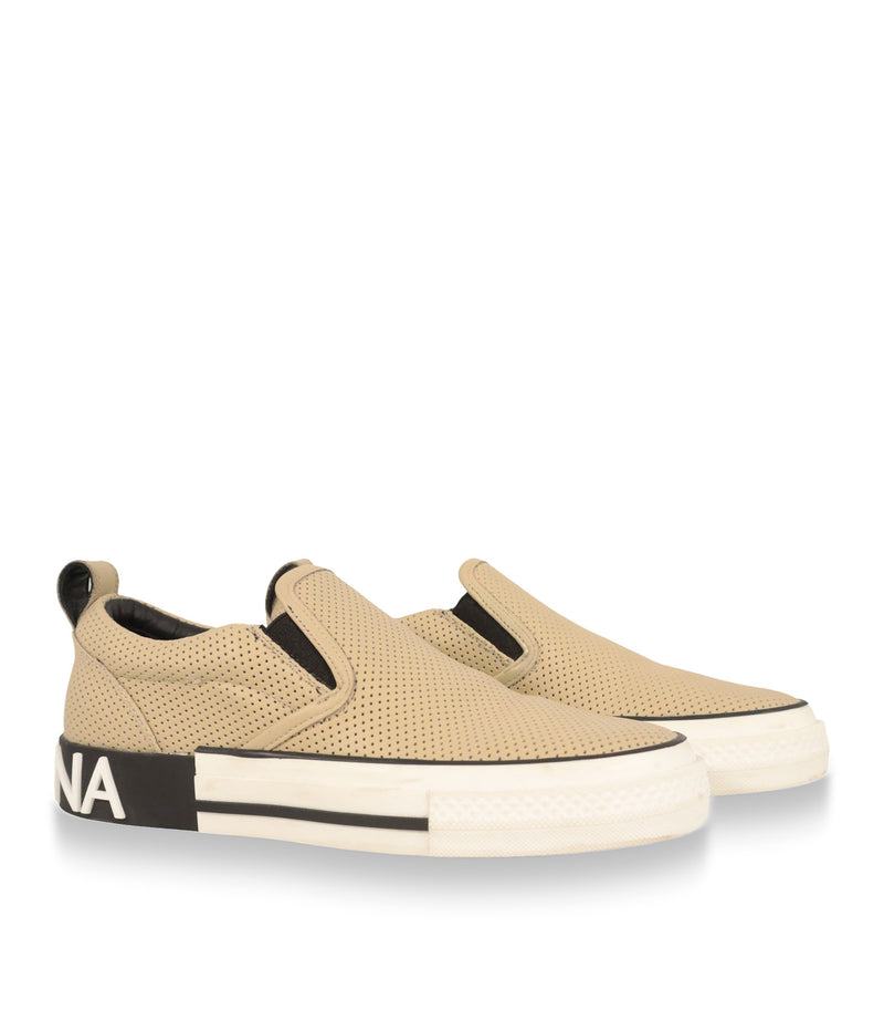 Dolce & Gabbana Slip-On Sneaker Größe 39 aus beigem perforiertem Leder mit Logo-Sohle im Dolce & Gabbana Sale.
