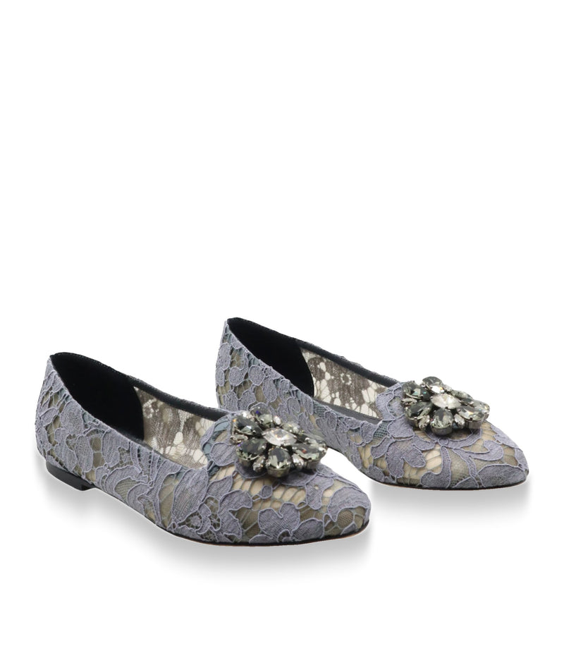 Lavendelfarbene Dolce & Gabbana Ballerinas mit floraler Spitze und Kristallverzierung