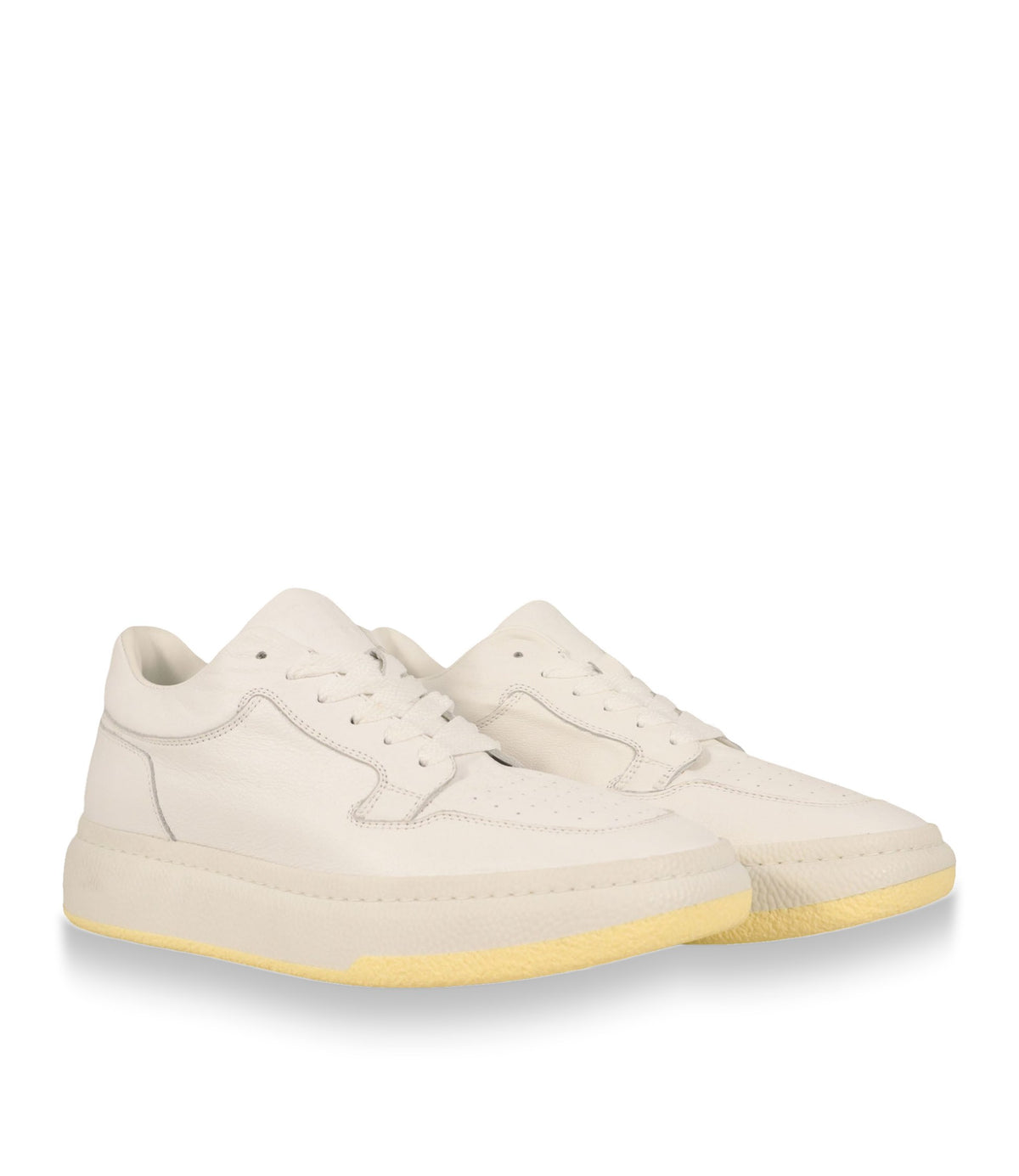 Maison Margiela Sneaker Größe 41 aus cremeweißem Glattleder mit markanter Sohle und luxuriösem Design.