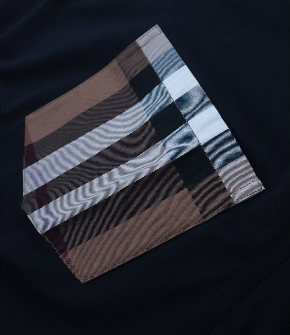 Burberry T-Shirt dunkelblau mit Karotasche Baumwolle Größe M