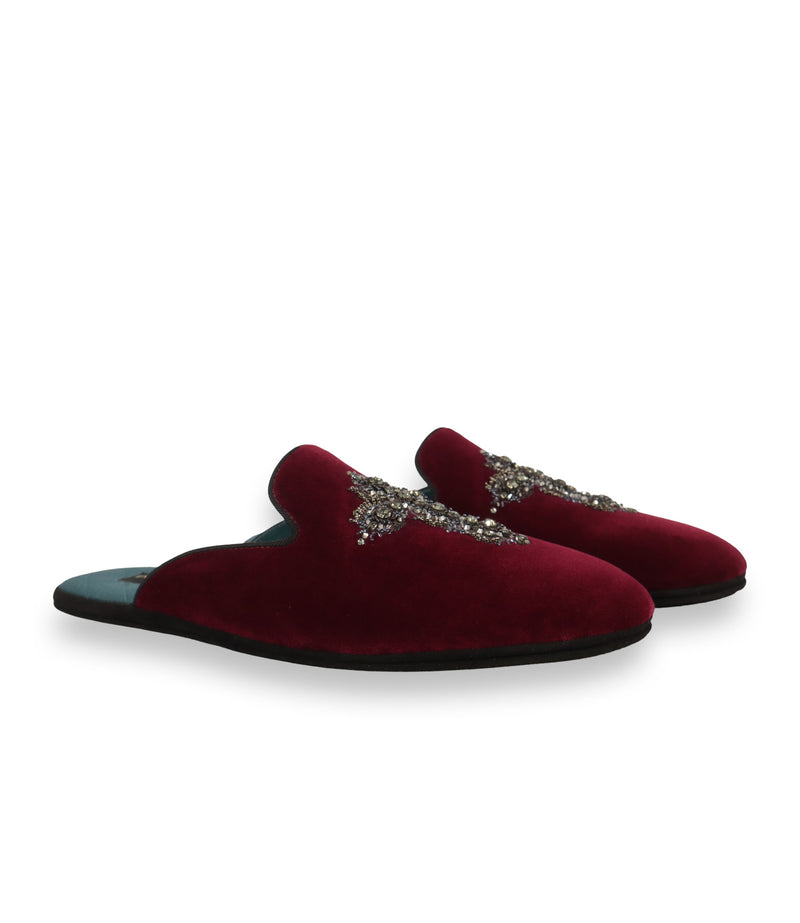 Dolce & Gabbana Pantoletten Größe 42 aus bordeauxrotem Samt mit Schmuckkreuz und luxuriösem Design aus Italien.