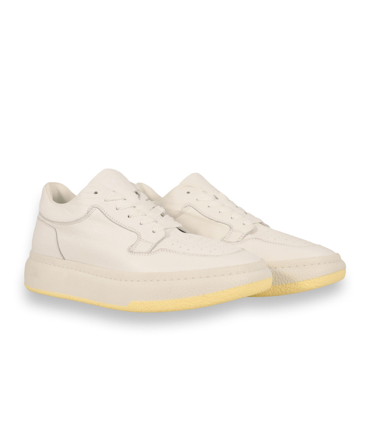 Maison Margiela Sneaker Größe 41 aus cremeweißem Glattleder mit markanter Sohle und luxuriösem Design.