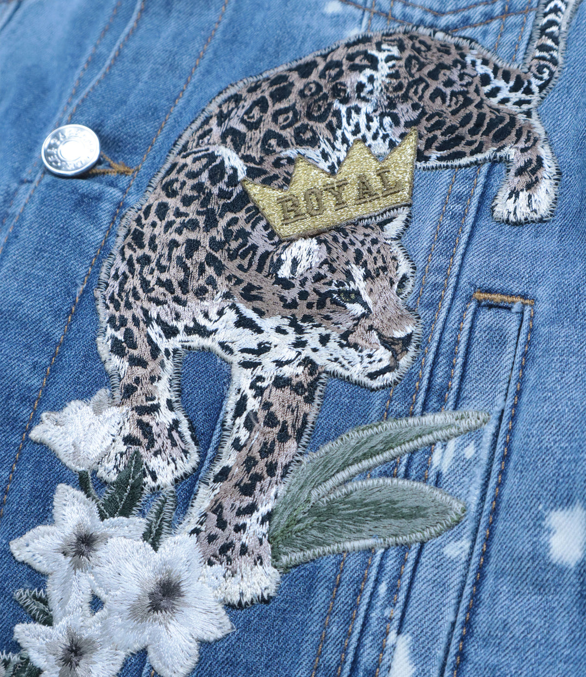 Dolce & Gabbana Jeansjacke Größe 10 in Hellblau mit Leoparden-Stickerei und Applikationen