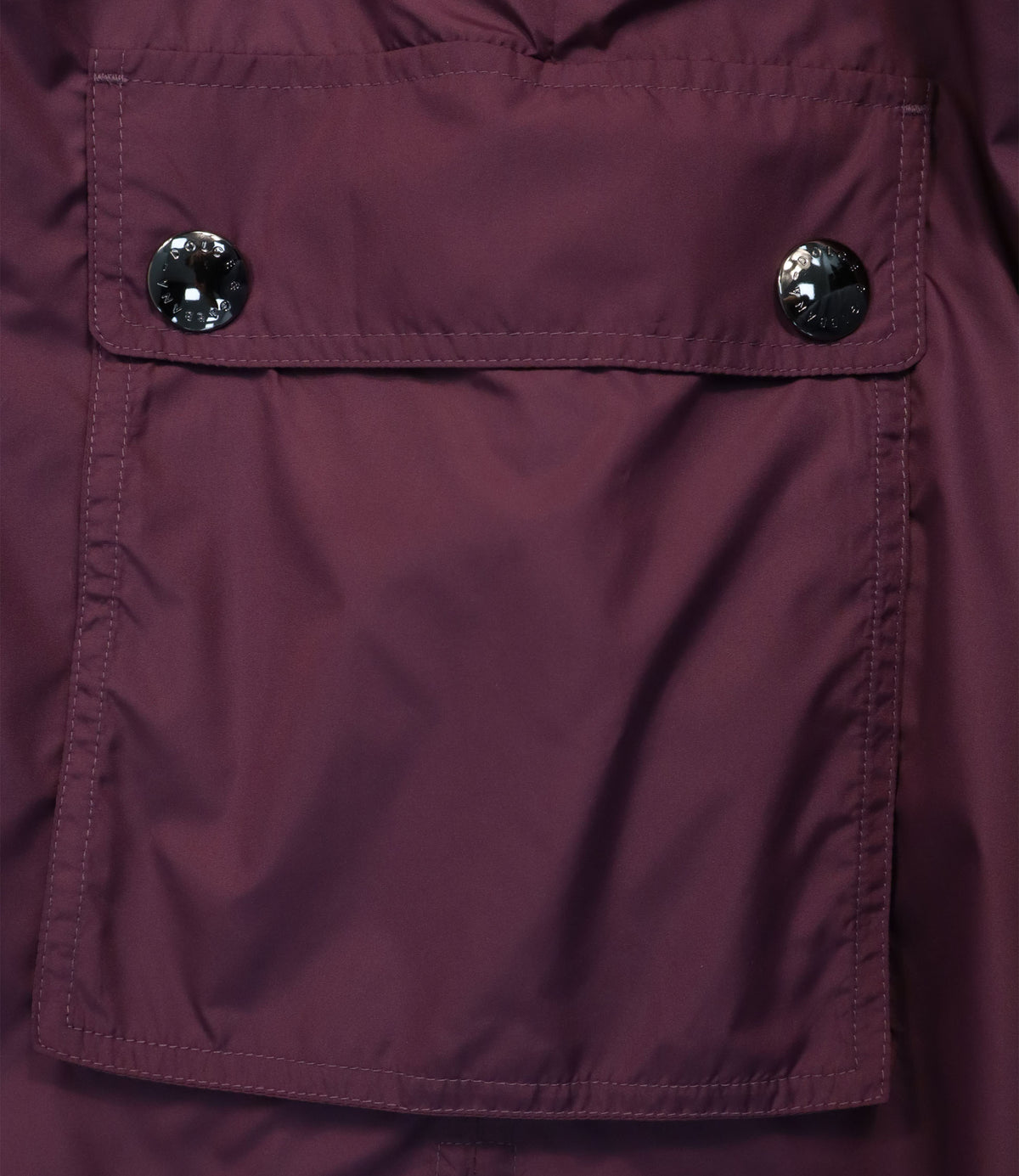 Dolce & Gabbana Badeshorts Größe 48 in Mauve aus Polyester Made in Italy mit Cargo-Taschen und Logo-Detail.