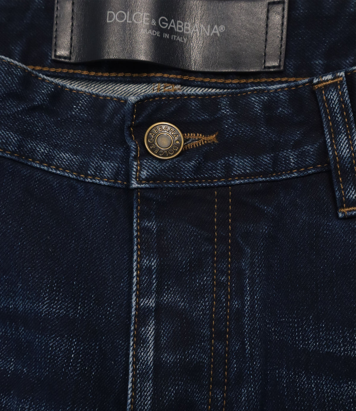 Dolce & Gabbana Jeans Größe 50 aus dunkelblauem Denim Made in Italy mit klassischem Regular Fit und dezenter Waschung.
