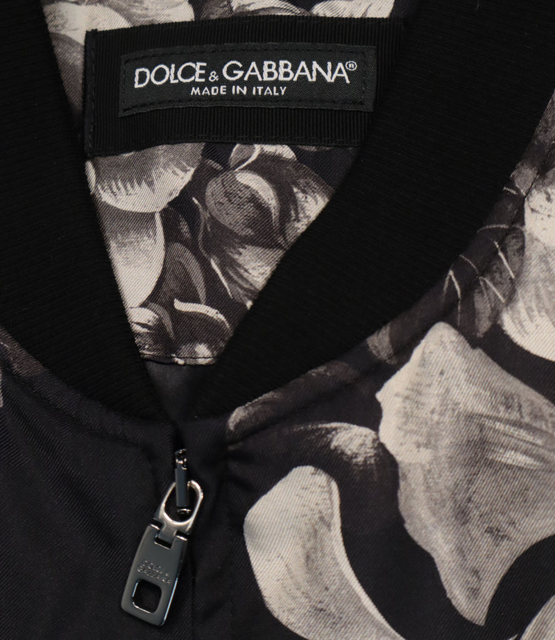 Dolce & Gabbana Bomberjacke aus Seide mit floralem Schwarz-Weiß-Print Größe 52