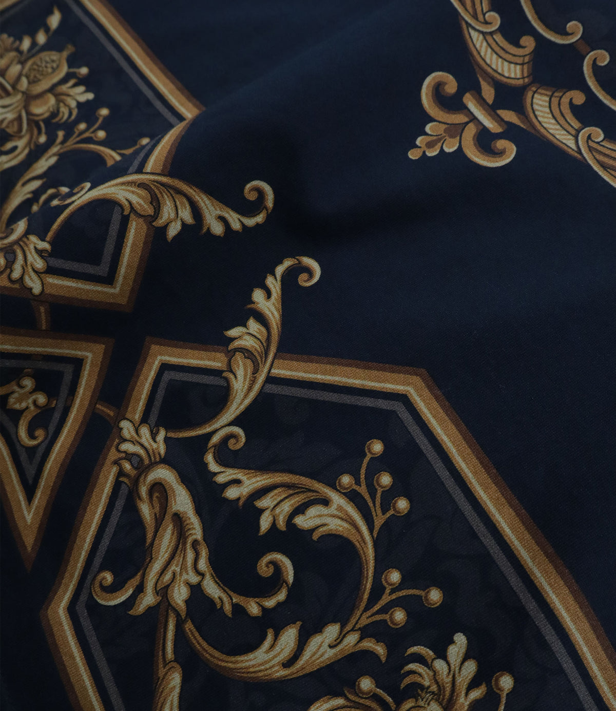 Dolce & Gabbana Herren T-Shirt dunkelblau mit goldenem DG Barock-Print Größe 46