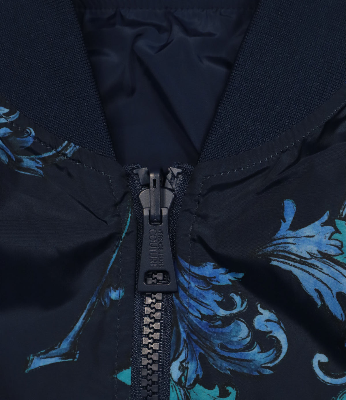 Versace Jeans Couture Bomberjacke Größe 50 in Dunkelblau mit barockem Wendedesign