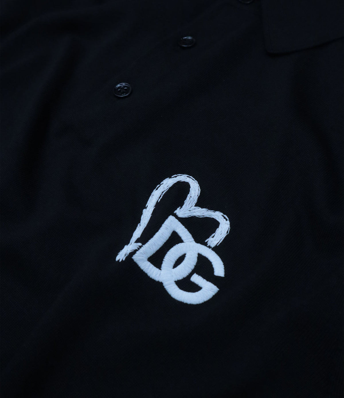 Dolce & Gabbana Polo-Shirt aus schwarzer Seide mit DG Logo Stickerei