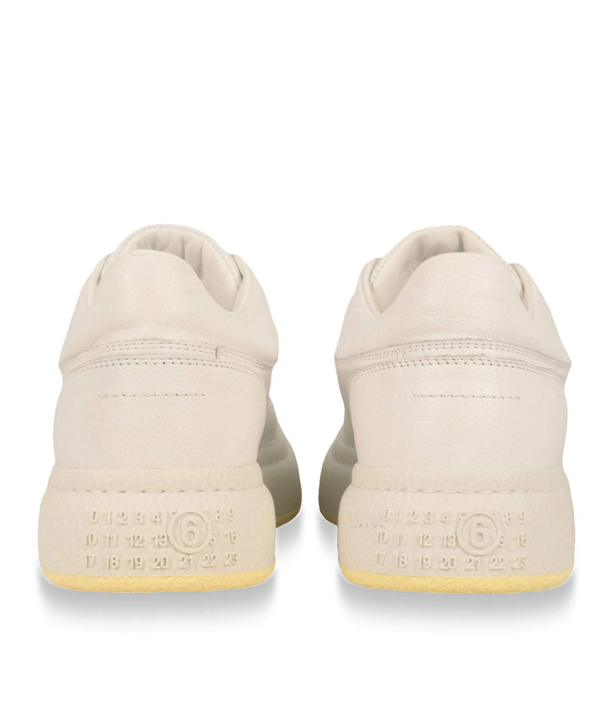 Maison Margiela Sneaker Größe 41 aus cremeweißem Glattleder mit markanter Sohle und luxuriösem Design.