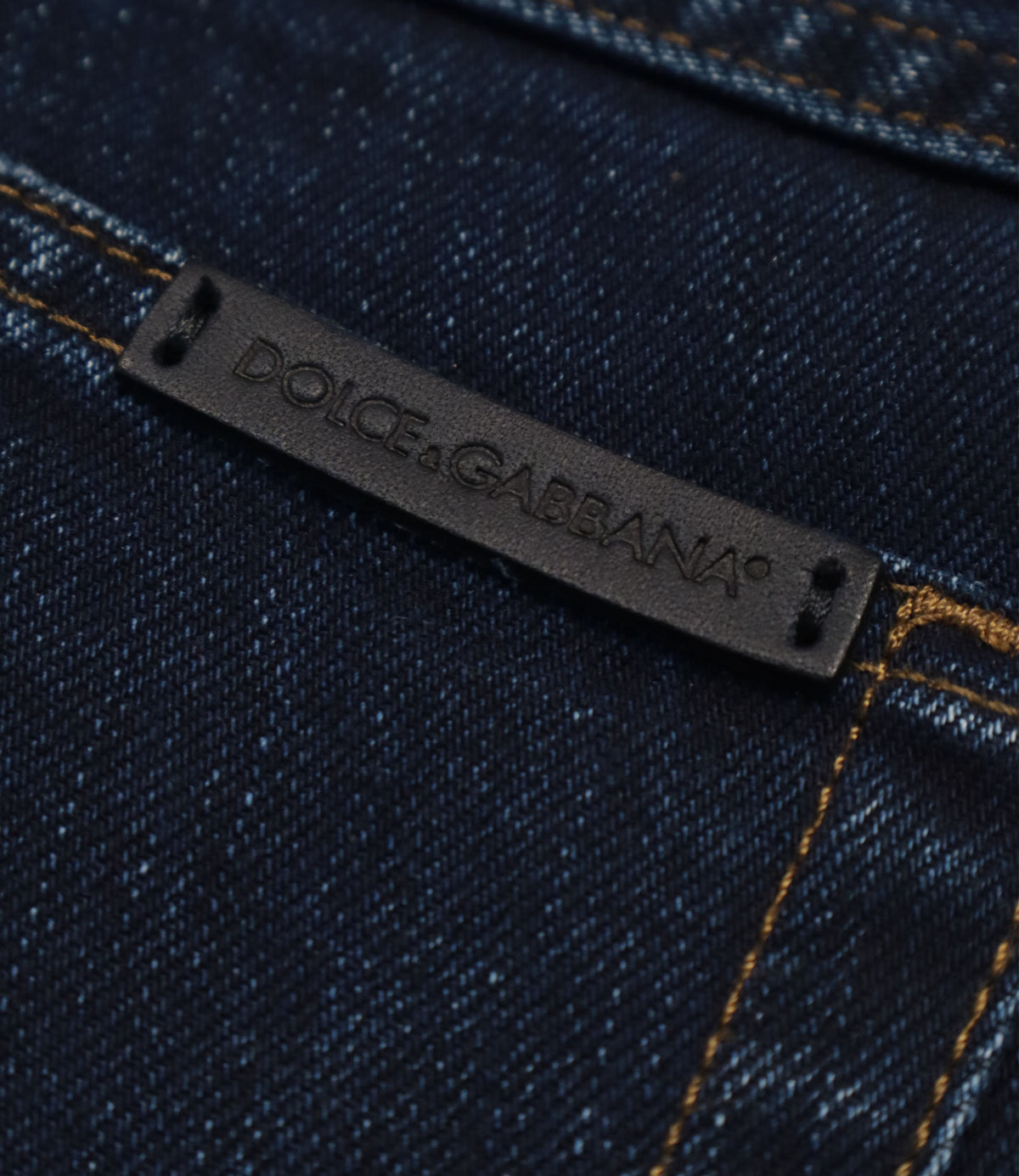 Dolce & Gabbana Jeans Größe 50 aus dunkelblauem Denim Made in Italy mit klassischem Regular Fit und dezenter Waschung.
