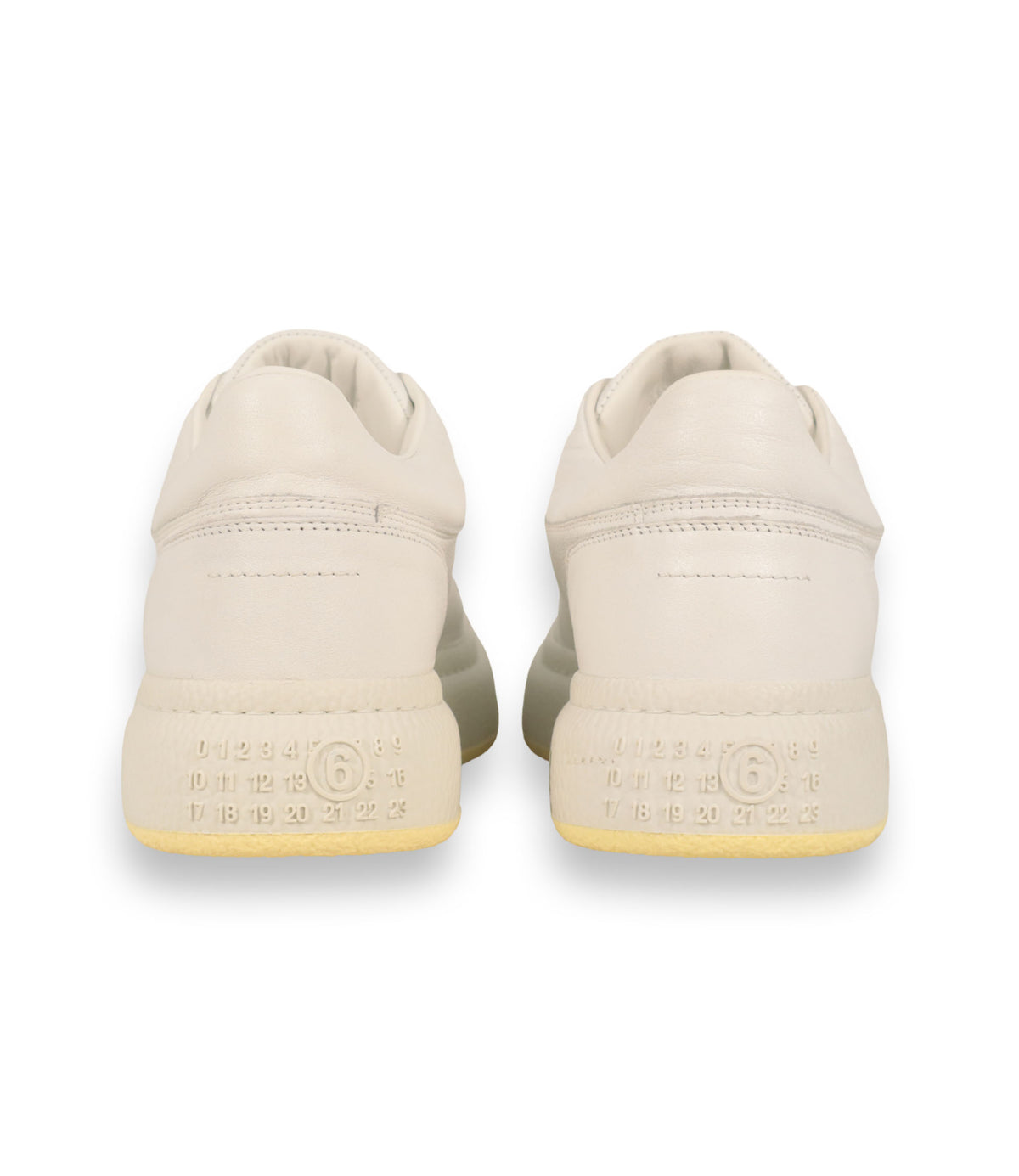 Maison Margiela Sneaker Größe 41 aus cremeweißem Glattleder mit markanter Sohle und luxuriösem Design.