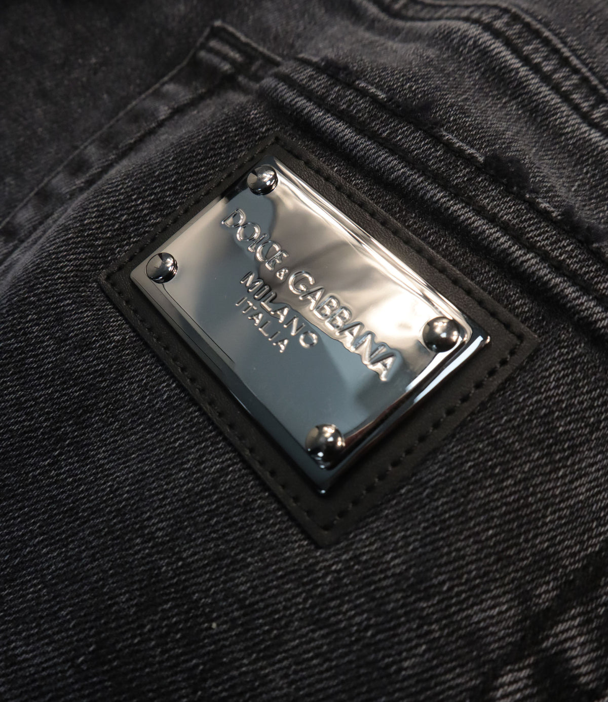 Dolce & Gabbana Jeans Größe 48 Schwarz Slim Fit Made in Italy mit Logo-Patch und Used-Waschung.