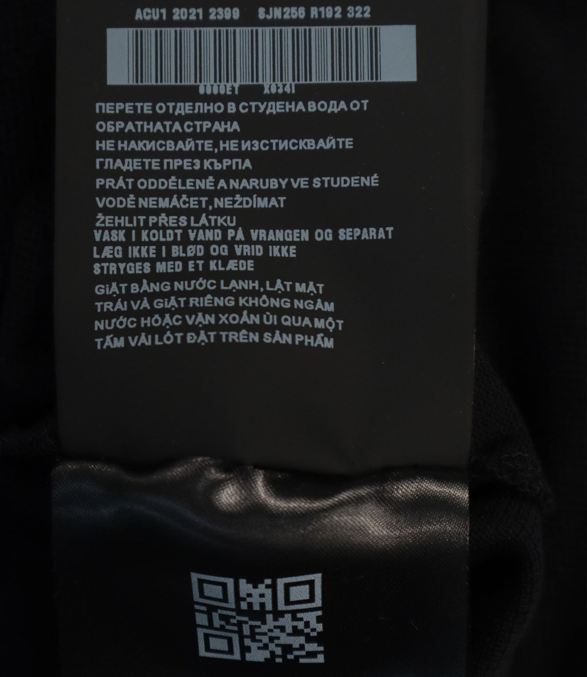 Prada Poloshirt schwarz Größe L mit Logo und Kontrastdetails