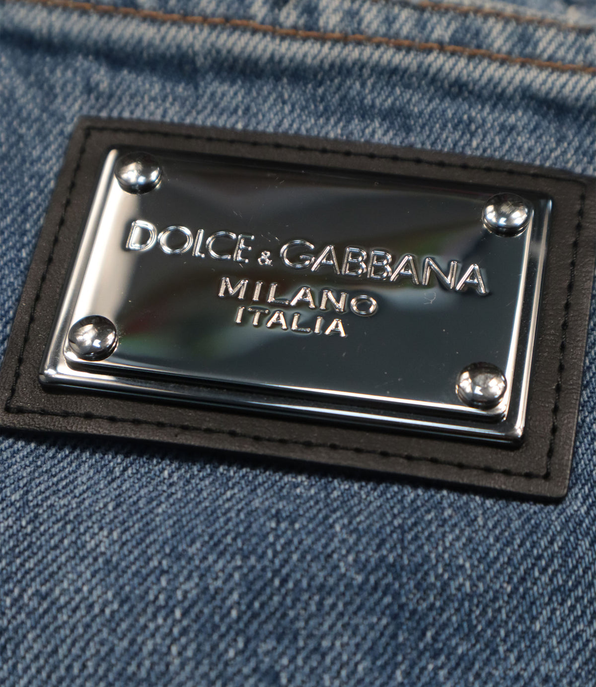 Dolce & Gabbana Slim Fit Jeans Blau IT 48 aus Baumwoll-Denim mit Used-Waschung und Logo-Details.