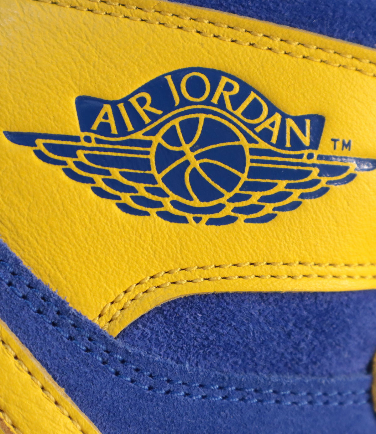 Air Jordan High-Top Sneaker Größe 44 in Gelb und Blau aus Leder und Veloursleder.