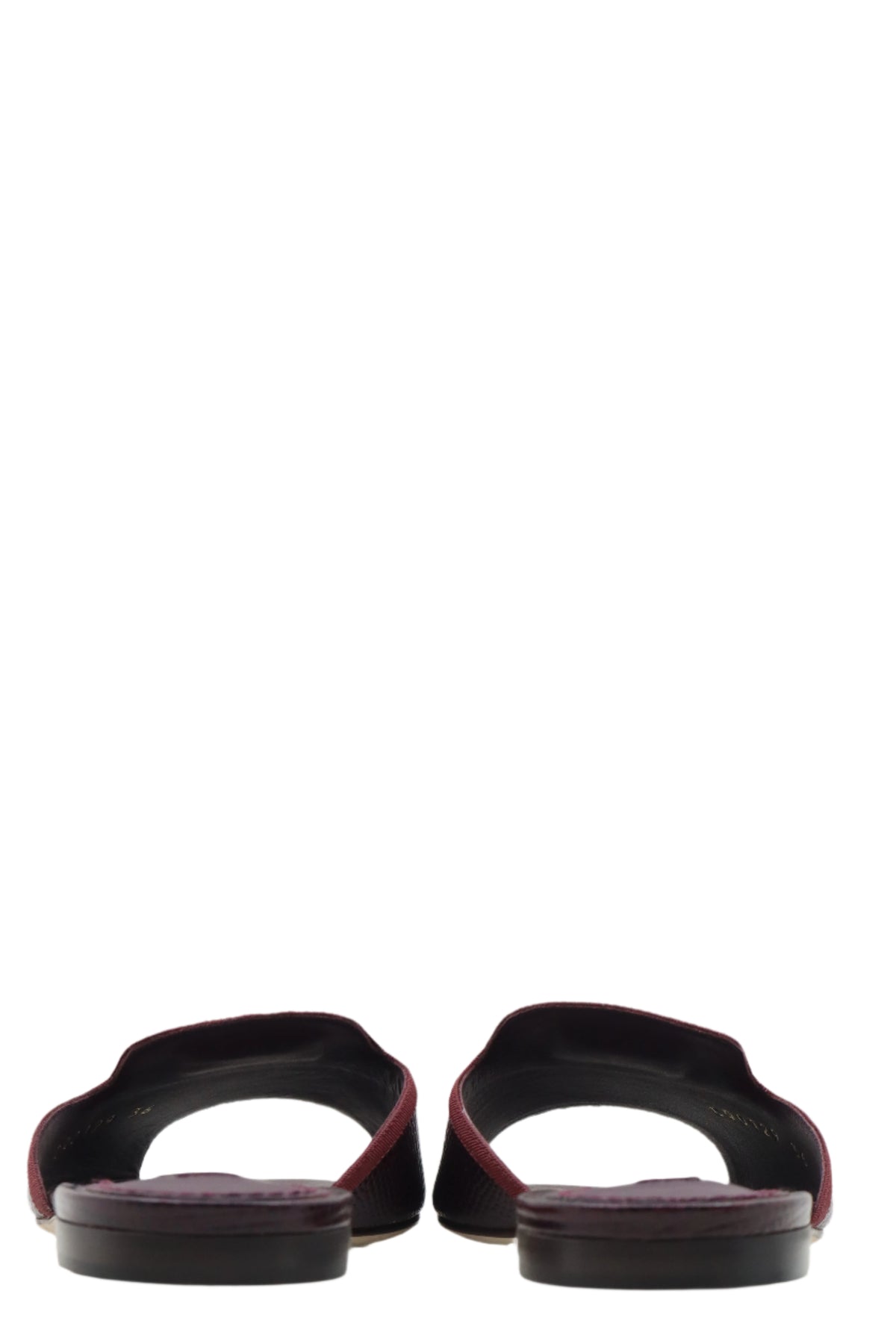 Flache Dolce & Gabbana Sandalen in Dunkelrot mit geprägtem Leder und Metallapplikation