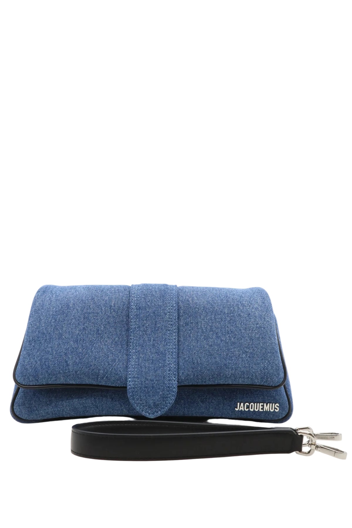 Jacquemus Clutch aus Jeansstoff in Blau mit Klappe und Logo-Detail