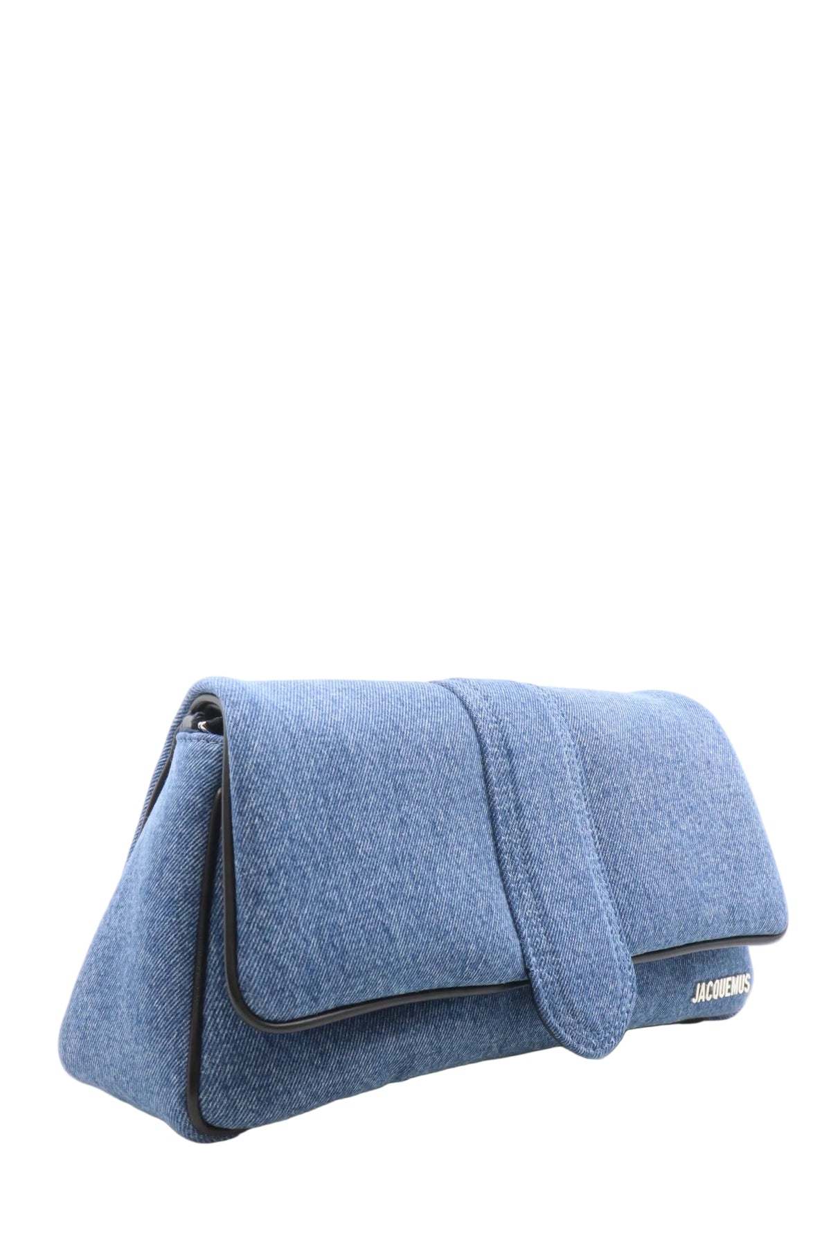 Jacquemus Clutch aus Jeansstoff in Blau mit Klappe und Logo-Detail