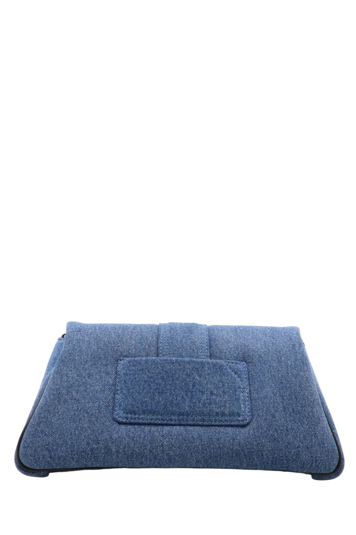 Jacquemus Clutch aus Jeansstoff in Blau mit Klappe und Logo-Detail